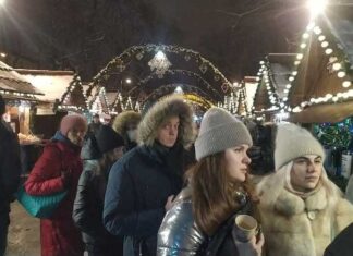 Яка атмосфера панує на Різдвяному ярмарку у Львові на проспекті Свободи (ФОТО, ВІДЕО)