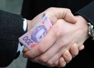 У Львові затримали професора з хабаром