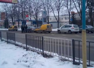 Як у Львові зіткнулися три автомобілі (ФОТО)