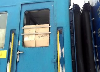 На Львівщині серед зими потяги їздять без вікон (ВІДЕО)