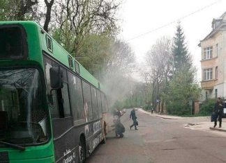 У центрі Львова загорівся автобус (ФОТО)