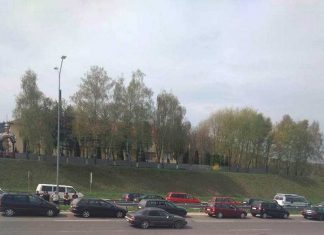 На Львівщині виникли величезні черги на польському кордоні (ФОТО)