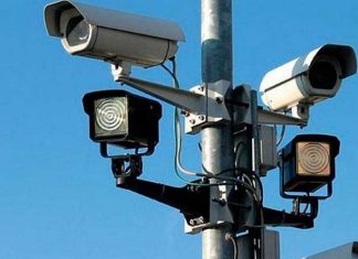 У Львові зловмисник намагався викрасти камеру відеоспостереження з будівлі маркету
