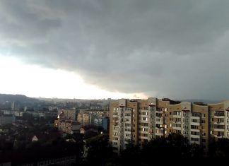 Львів заливає потужним дощем (ВІДЕО)