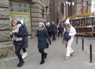 Як у Львові стоять черги в Реберню і Ресторацію м’яса і справедливости (ФОТО, ВІДЕО)