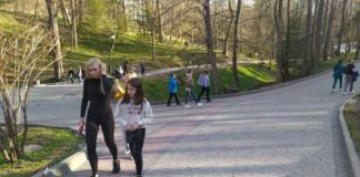 На вулиці Львова і Трускавця повернулися вуличні музиканти (ФОТО, ВІДЕО)
